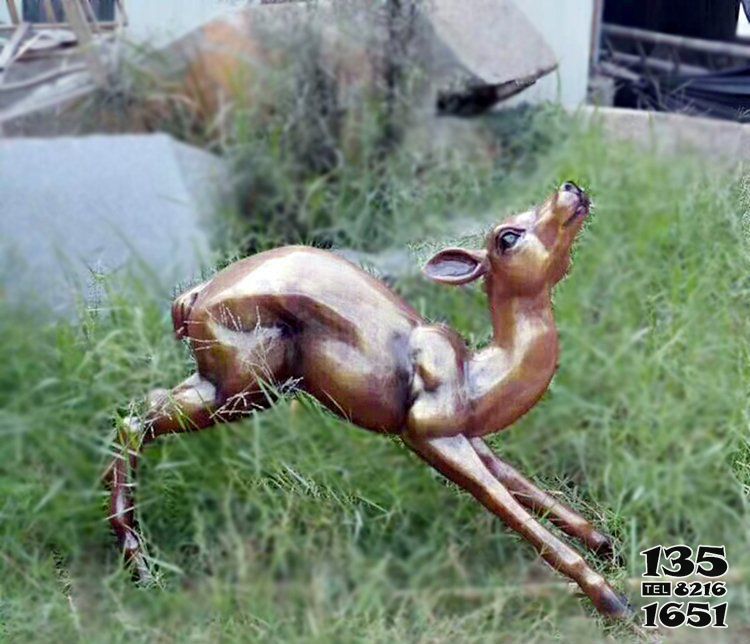 鹿雕塑-玻璃钢仿铜奔跑的鹿雕塑高清图片