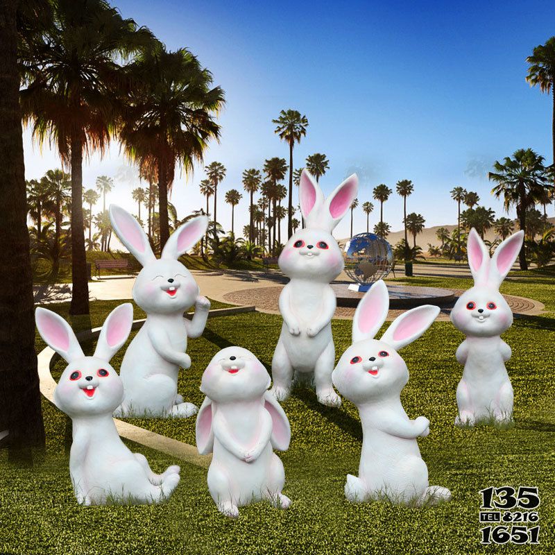 兔子雕塑-广场一群白色玻璃钢兔子雕塑高清图片