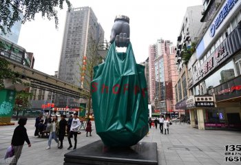 购物袋雕塑-街道大型玻璃钢创意手拎购物袋雕塑