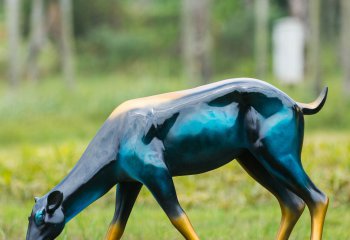 梅花鹿雕塑-户外园林景观玻璃钢彩绘低头吃草的梅花鹿雕塑