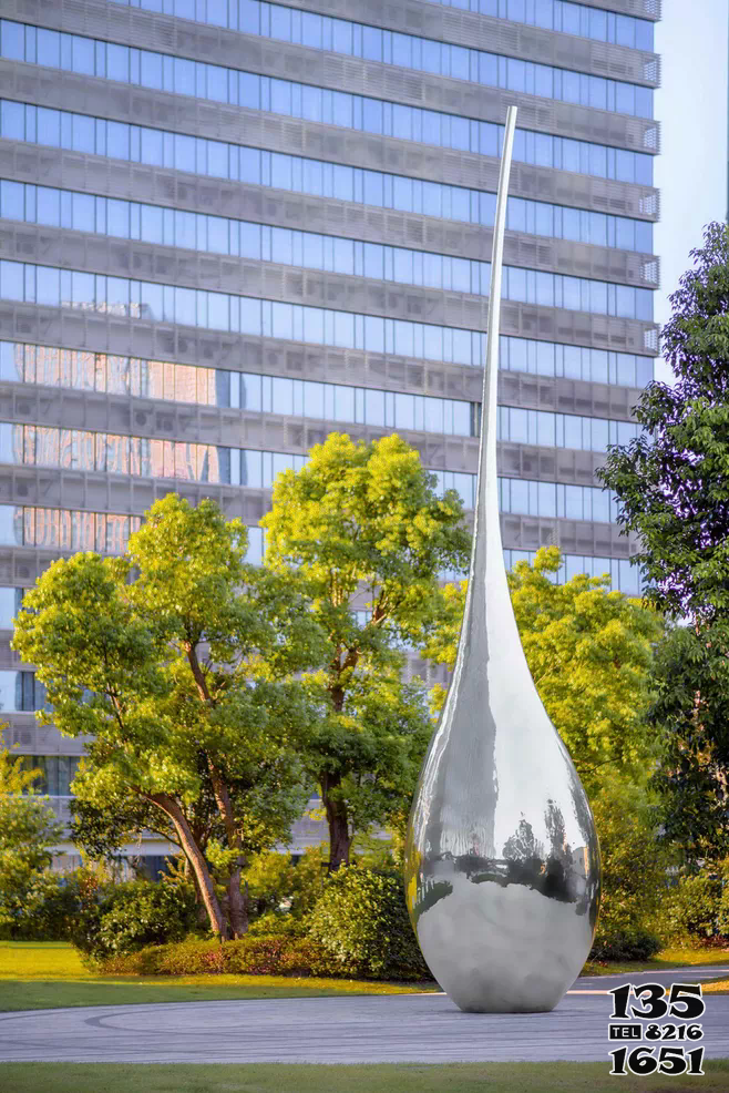 水滴雕塑-不锈钢镜面公园广场水滴雕塑高清图片