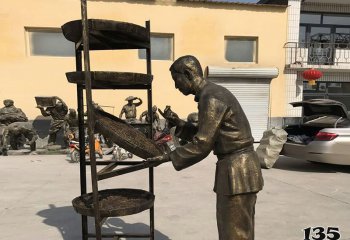茶雕塑-工厂晾晒茶叶的人物铜雕茶雕塑
