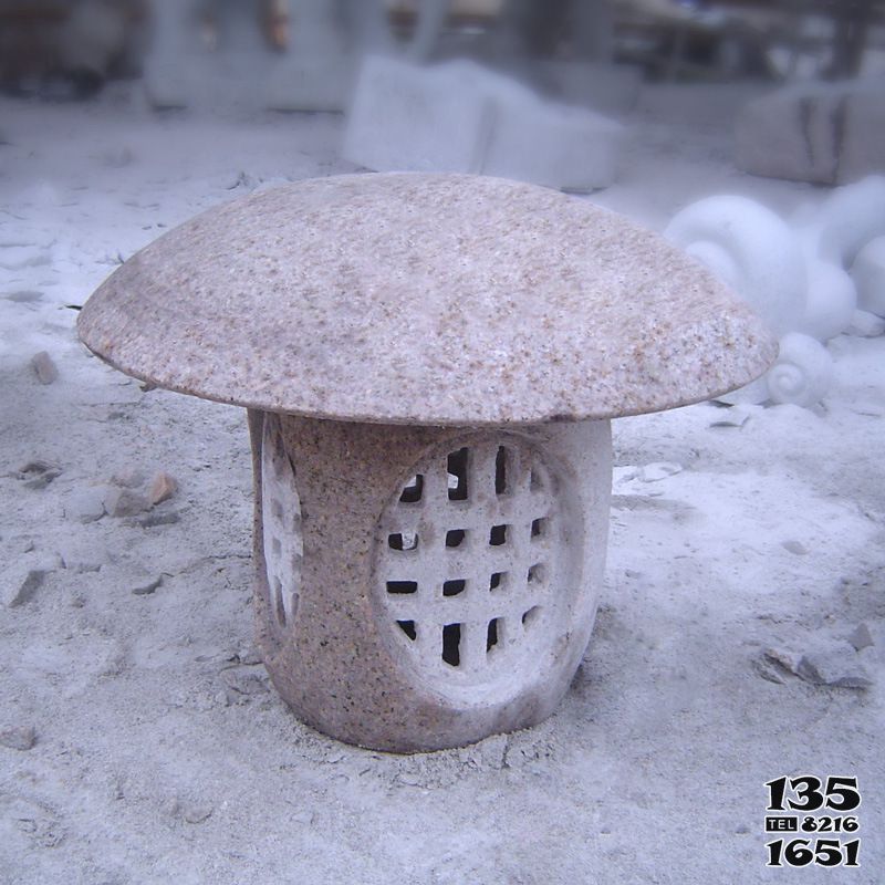 灯笼雕塑-石灯笼寺庙花岗岩户外草坪地灯雕刻摆件 灯笼雕塑-石灯笼寺庙花岗岩户外草坪地灯雕刻摆件高清图片