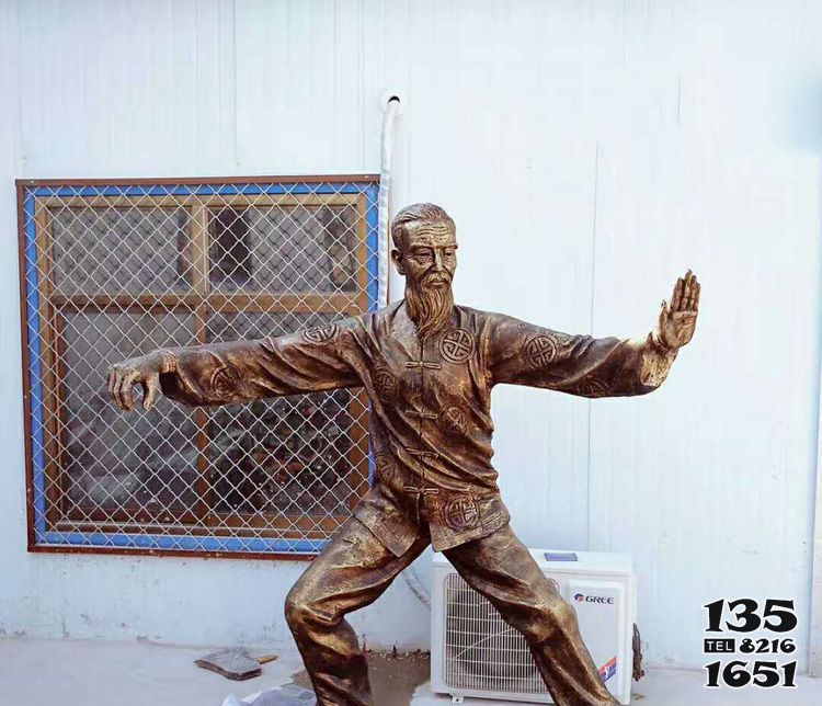 太极雕塑-景区园林摆放打太极拳的老人铜雕高清图片