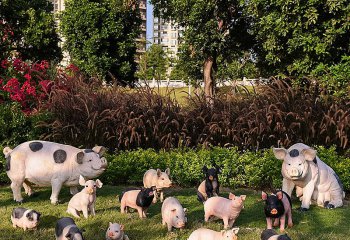猪雕塑-动物园摆放一群玻璃钢猪雕塑