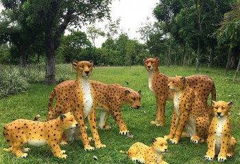 豹子雕塑-动物园彩绘喷漆金钱豹雕塑