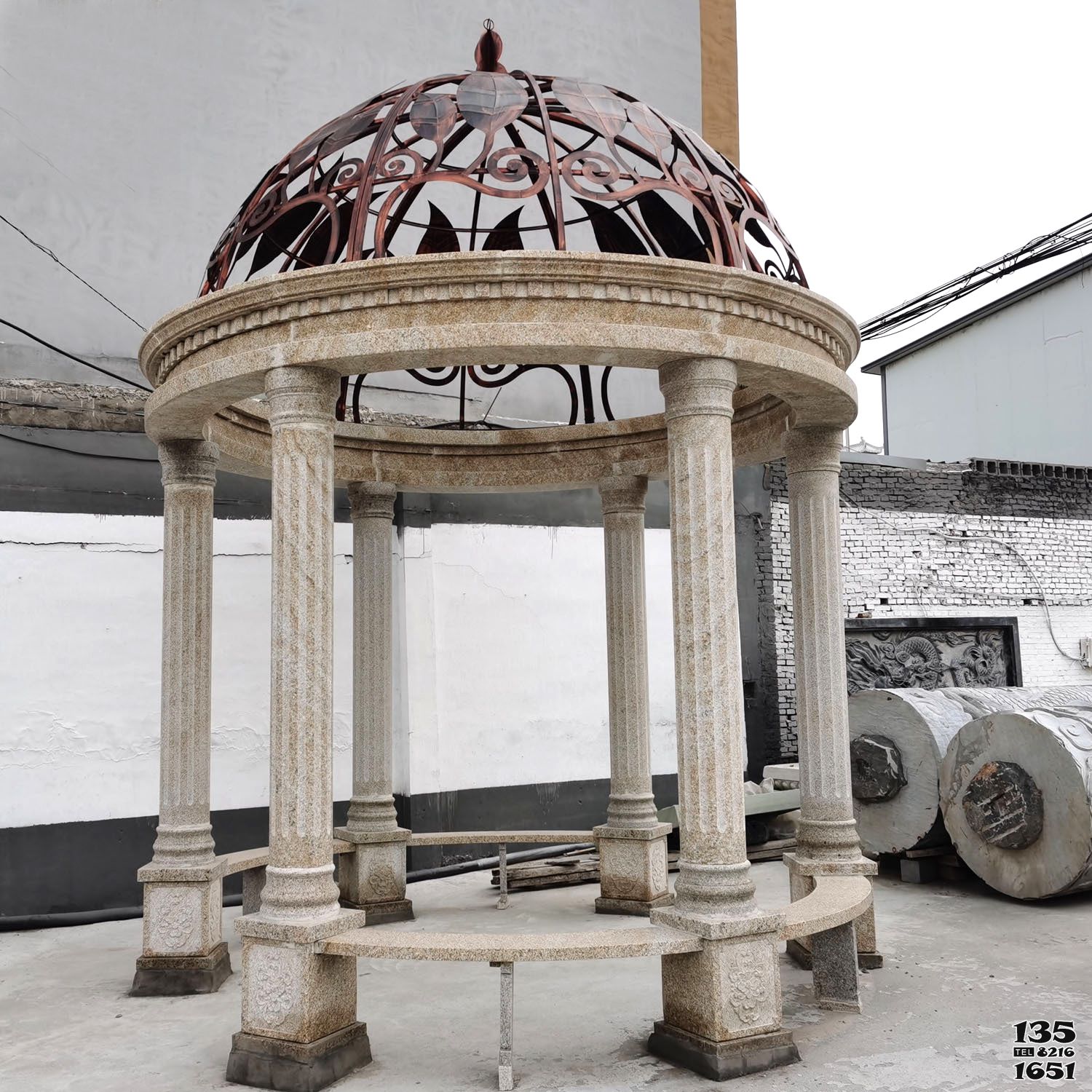 凉亭雕塑-圆形欧式铁艺园林大理石凉亭雕塑高清图片