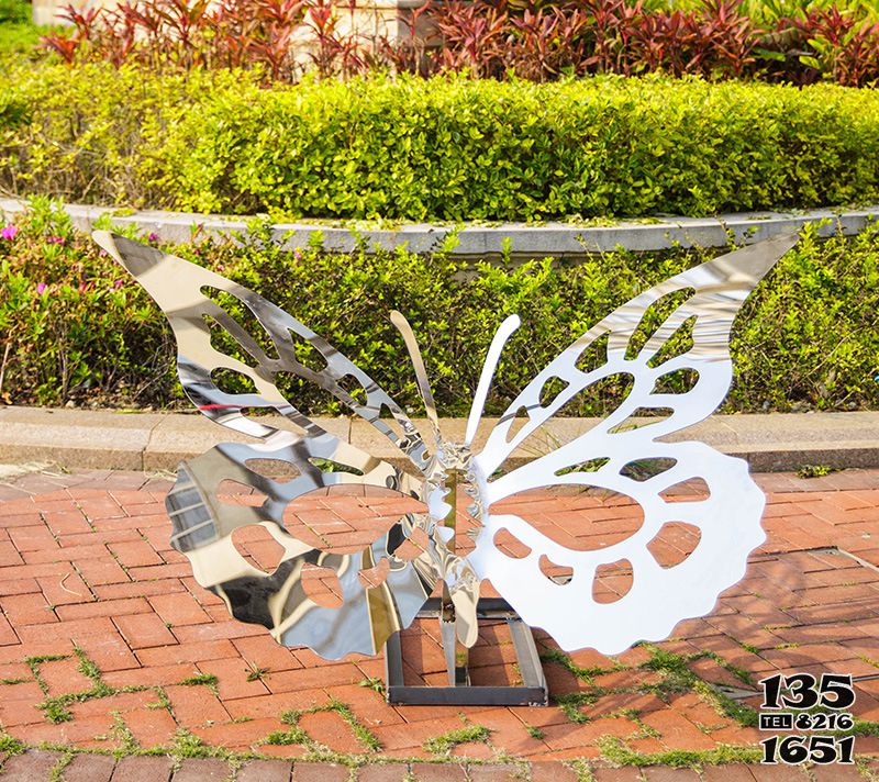 蝴蝶雕塑-不锈钢镂空创意户外景观装饰品蝴蝶雕塑高清图片