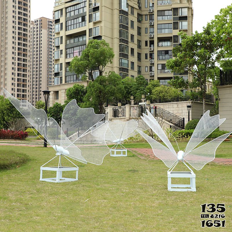 蝴蝶雕塑-小区不锈钢网格蝴蝶雕塑高清图片