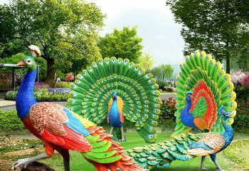孔雀雕塑-草坪上两只拖着尾巴两只全开屏的玻璃钢彩绘孔雀雕塑