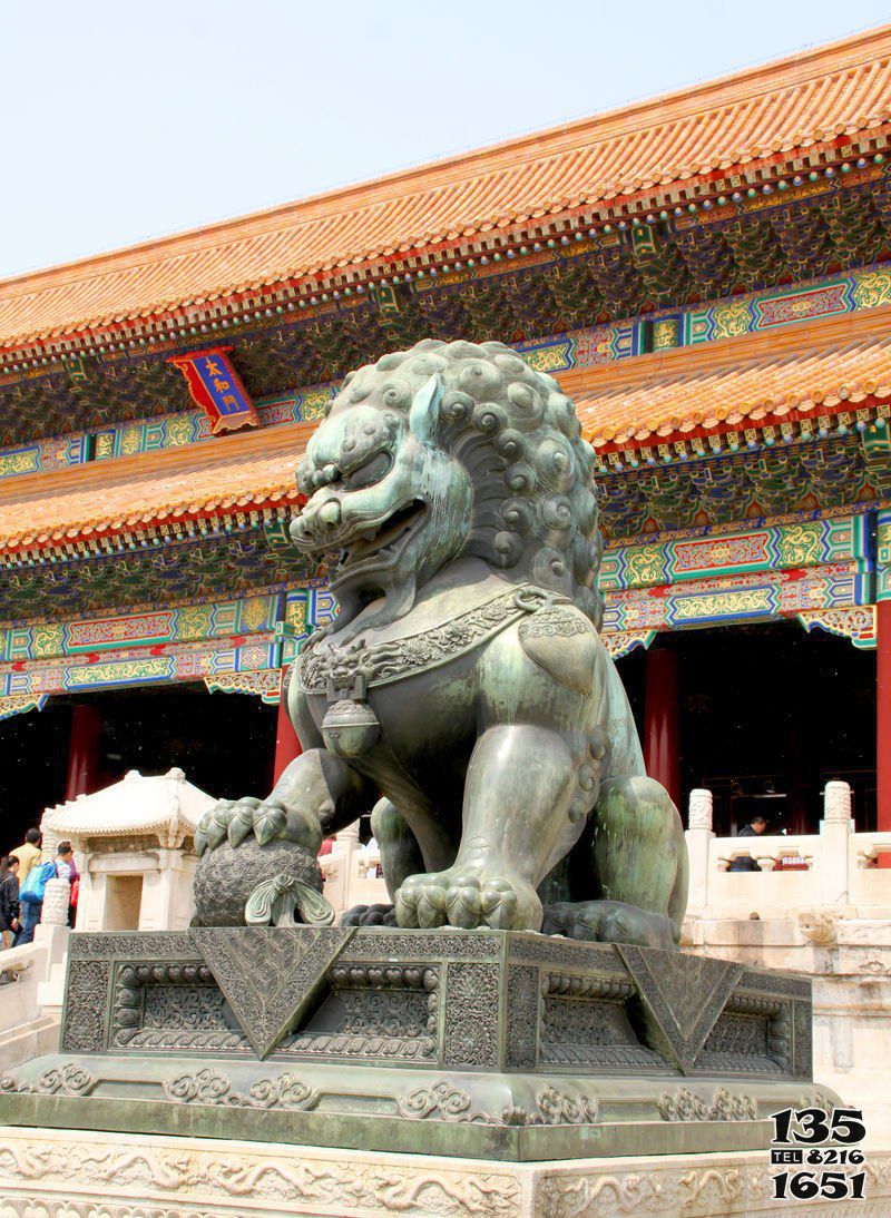 狮子雕塑-故宫户外大型仿真动物青石石雕狮子雕塑高清图片