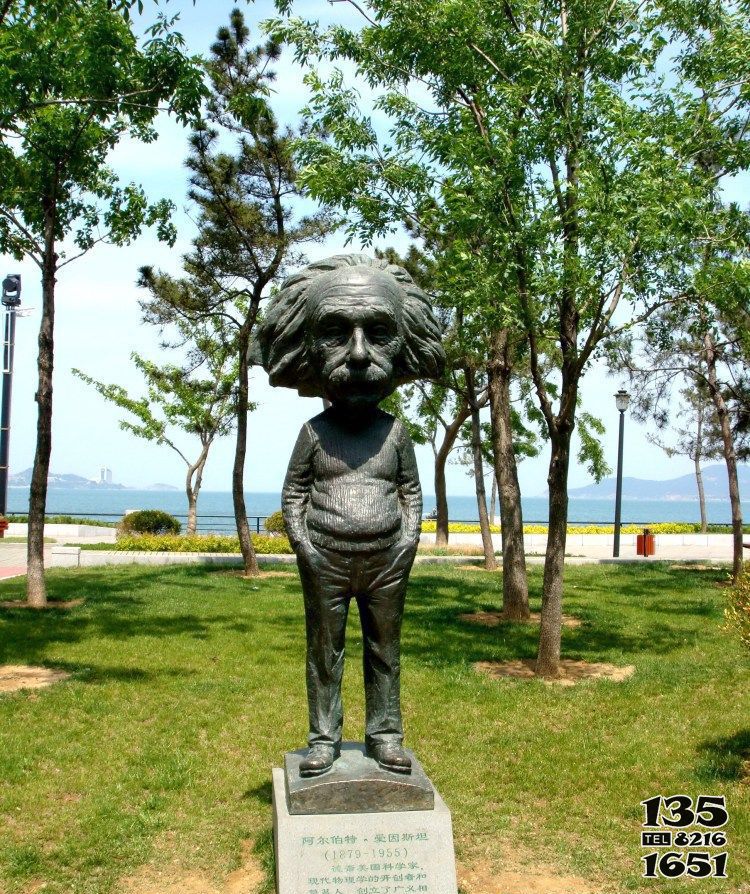 爱因斯坦雕塑-户外广场铜铸抽象创意爱因斯坦雕塑高清图片