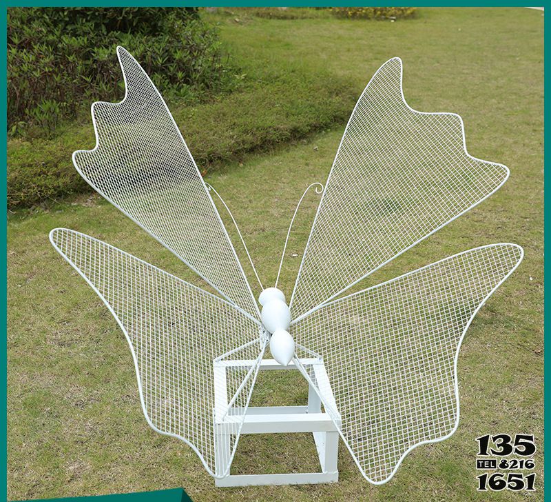 蝴蝶雕塑-公园景区不锈钢镂空户外景观装饰喷摆件蝴蝶雕塑高清图片