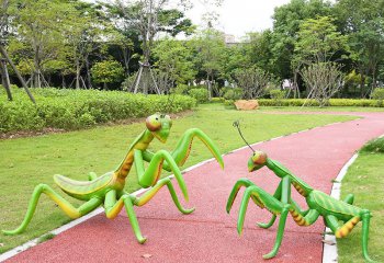 螳螂雕塑-公园园林景观大小号卡通玻璃钢螳螂雕塑