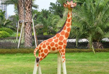 长颈鹿雕塑-公园草坪玻璃钢彩绘大型仿真动物长颈鹿雕塑
