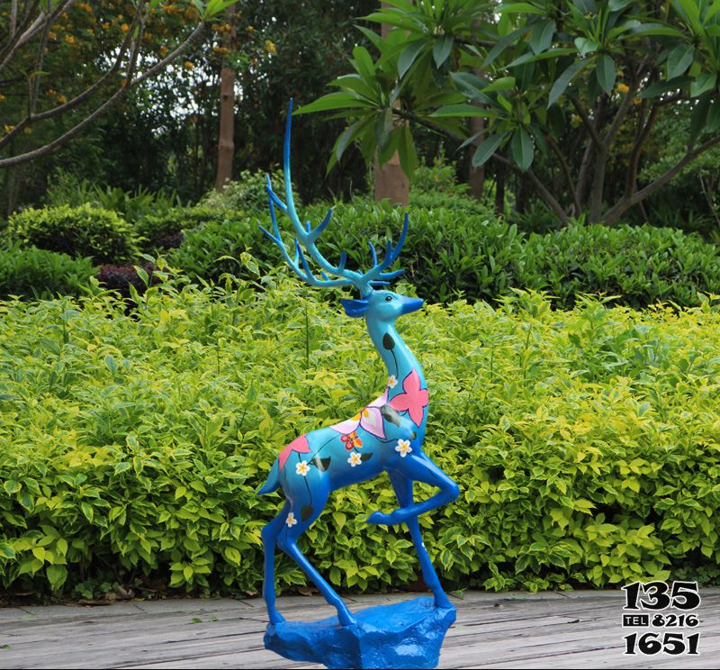 鹿雕塑-户外草坪景观装饰品彩绘玻璃钢蓝色鹿雕塑