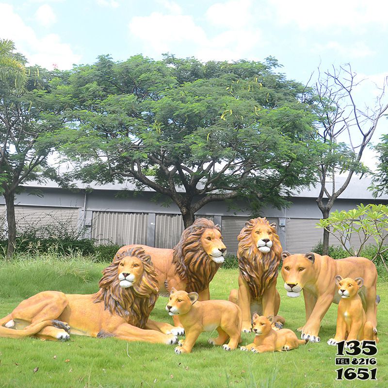 狮子雕塑-户外草坪玻璃钢仿真动物园林景观装饰摆件狮子雕塑