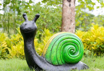 蜗牛雕塑-草地上摆放的绿色朝左的树脂创意蜗牛雕塑