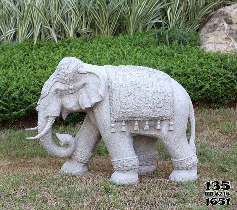 大象雕塑-公园景区石雕一只行走的大象雕塑高清图片