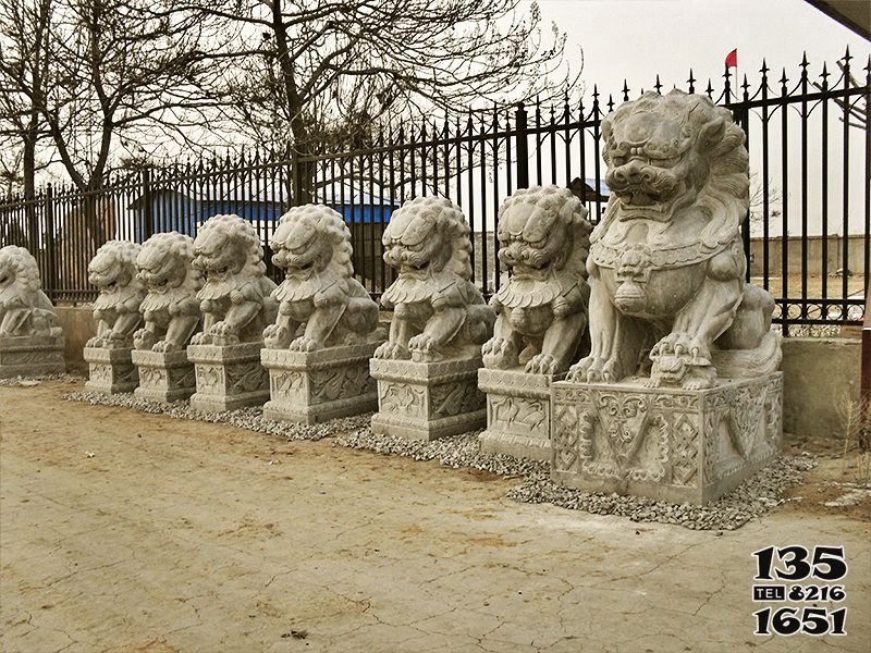 狮子雕塑-寺庙庭院别墅大型仿真动物看门镇宅狮子雕塑高清图片