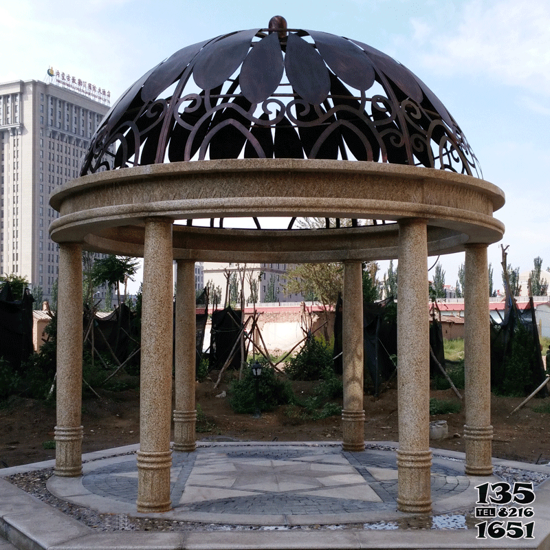 凉亭雕塑-售楼部花岗岩石柱子铁艺休闲凉亭 凉亭雕塑-售楼部花岗岩石柱子铁艺休闲凉亭高清图片