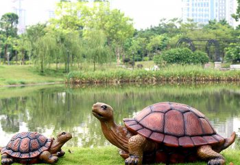 乌龟雕塑-草坪池塘边玻璃钢两只散步的乌龟雕塑