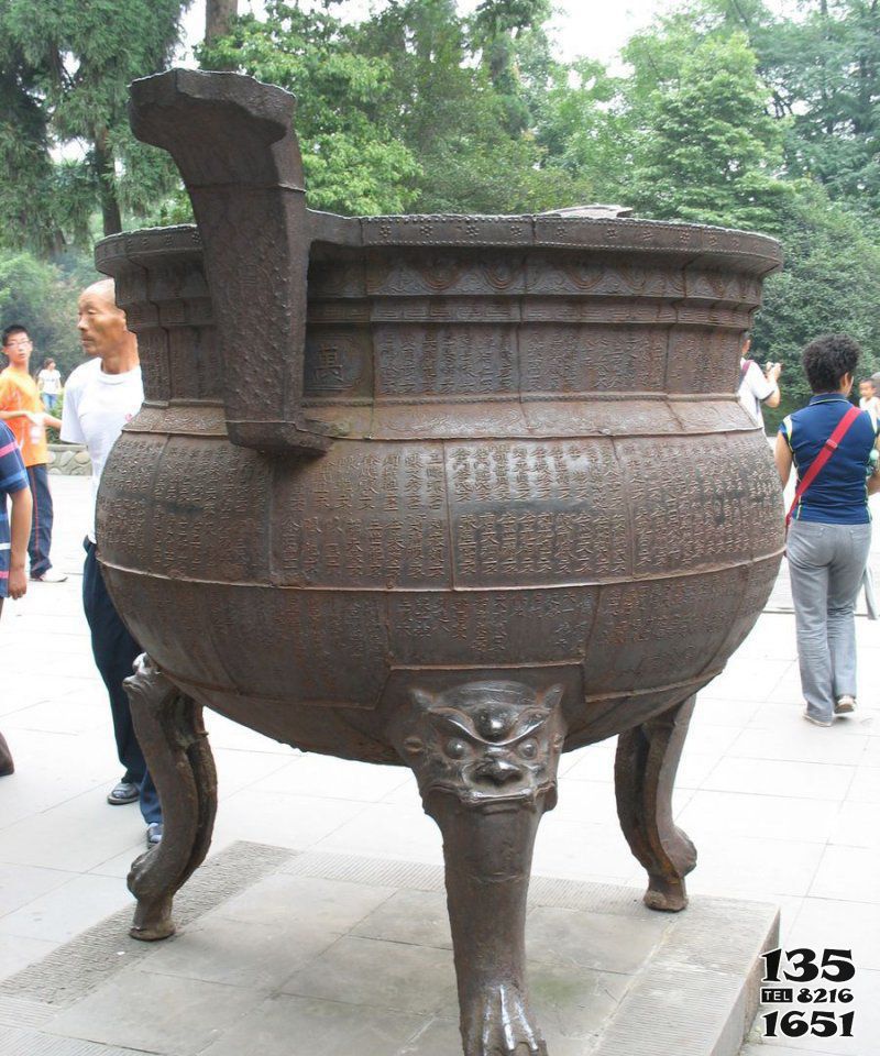 香炉雕塑-公园广场摆放圆形铸铁刻字大型香炉雕塑高清图片