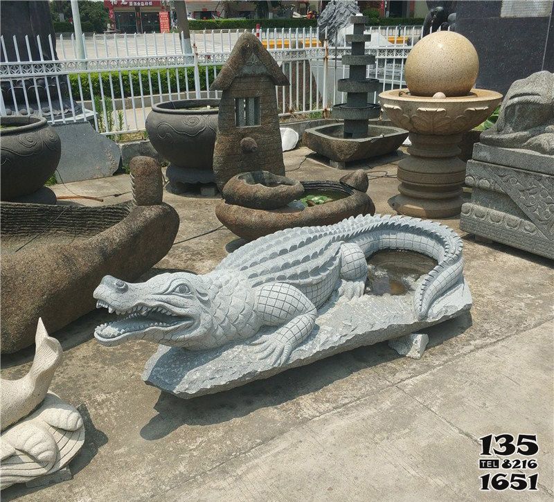 鳄鱼雕塑-公园街道摆放的凶恶的玻璃钢创意鳄鱼雕塑高清图片