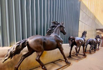 马群雕塑-街道边摆放的一群奔跑着的玻璃钢创意马群雕塑