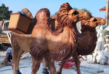 骆驼雕塑-公园摆放的驼筐的玻璃钢创意骆驼雕塑