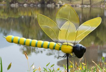 蜻蜓雕塑-海边庭院园林黄色玻璃钢蜻蜓雕塑