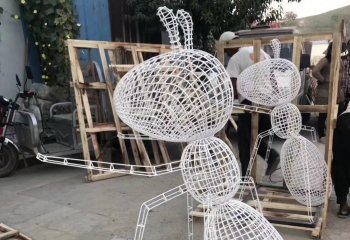 蚂蚁雕塑-步行街坐立铁艺网格不锈钢蚂蚁雕塑