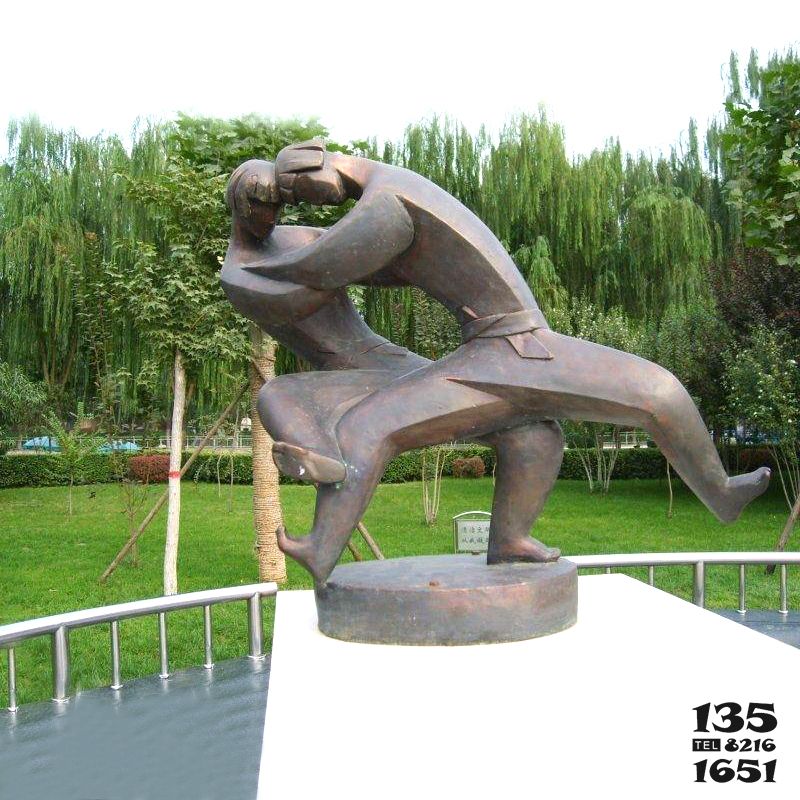 摔跤雕塑-公园体育运动抽象摔跤人物铜雕