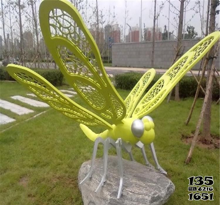 蝴蝶雕塑-池塘彩绘镂空创意不锈钢蝴蝶雕塑