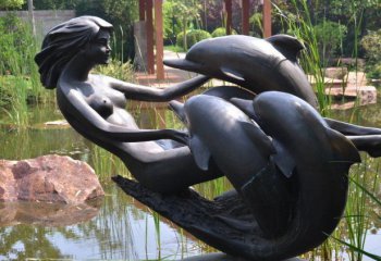 海豚雕塑-河边一位美女与多只石雕海豚玩耍的海豚雕塑