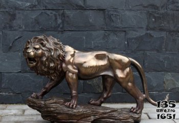 狮子雕塑-景区不锈钢仿铜行走的狮子雕塑