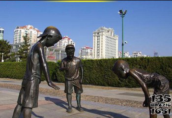陀螺雕塑-公园玩陀螺人物玻璃钢仿铜雕塑