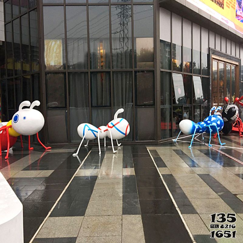 蚂蚁雕塑-商场饭店摆放彩绘创意玻璃钢蚂蚁雕塑高清图片
