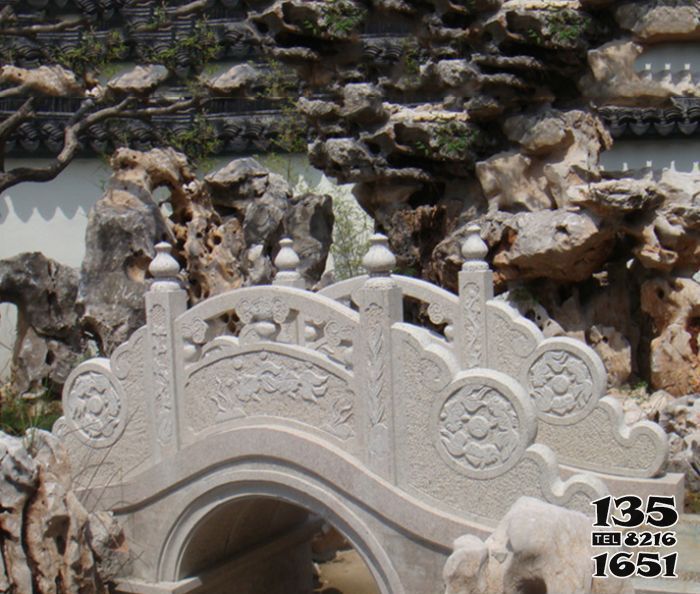 石桥雕塑-公园景观小型汉白玉石拱桥高清图片