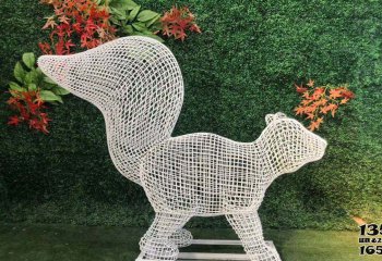 松鼠雕塑-花园一只行走的不锈钢镂空松鼠雕塑