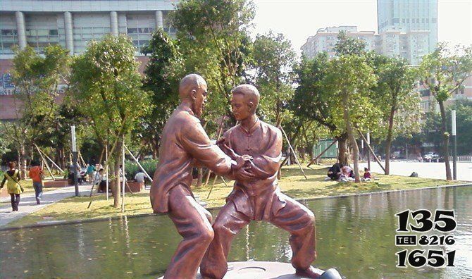 太极雕塑-公园练太极拳的人物铸造红铜雕塑高清图片