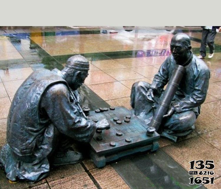 下棋雕塑-步行街摆放做旧玻璃钢下棋古人雕塑高清图片