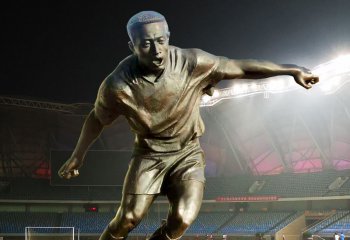 足球雕塑-园林景观踢足球运动体育主题铜雕像