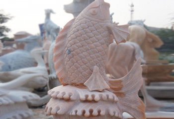 鲤鱼雕塑-荷塘里摆放坐立的晚霞红石雕创意鲤鱼雕塑
