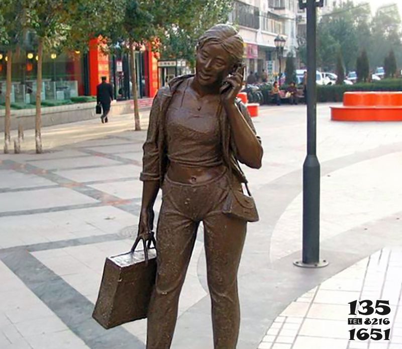 女人雕塑-街边打电话的现代人物雕塑景观女人雕塑高清图片