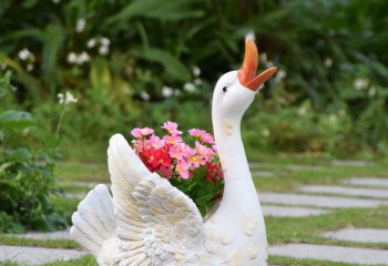 鸭子雕塑-草地上仰天长啸的玻璃钢卡通鸭子雕塑
