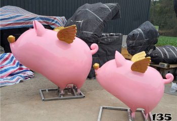 猪雕塑-农场两只带翅膀的玻璃钢抽象猪雕塑