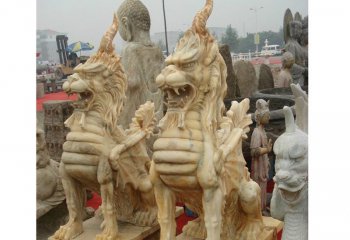 独角兽雕塑-雕塑园里摆放的两只黄蜡石石雕创意独角兽雕塑