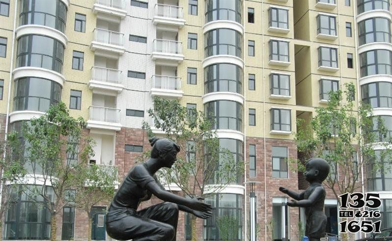 儿童雕塑-小区妈妈带孩子人物铜雕儿童雕塑高清图片