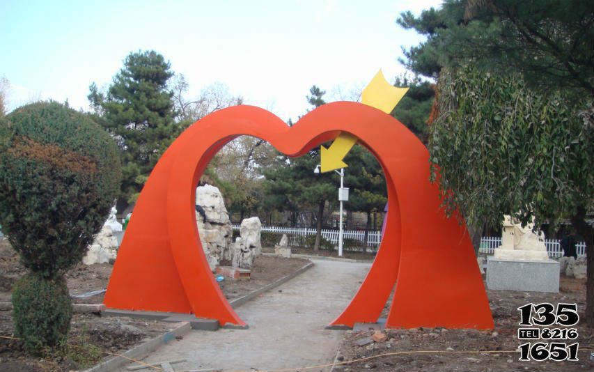 拱门雕塑-心形彩绘公园不锈钢拱门雕塑高清图片